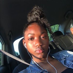 Meet your Posher, Kayla